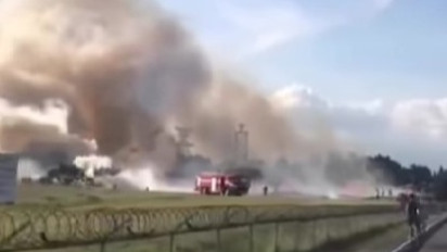 Viral! Detik-detik Kebakaran Rumput Kering di Area Bandara Adisucipto, Jadi Pusat Perhatian Pengendara