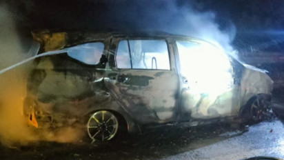 Diduga Terjadi Korsleting Listrik, Minibus Ludes Terbakar di Tol Paspro KM 825/A