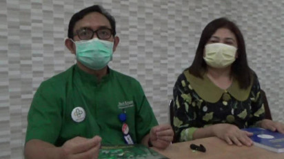 Dokter Ahli Bedah Anak RSU Dr Soetomo Berdiskusi dan Evaluasi dengan Dokter yang Tangani Bayi Kembar Siam Berkaki Empat