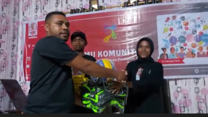 Pandawa Ganjar Serahkan Peralatan Olahraga dan Bersilaturahmi dengan Komunitas Pemuda Fak-Fak