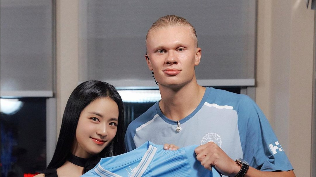 Jisoo BLACKPINK Ajak Erling Haaland Dance Flower
            - galeri foto