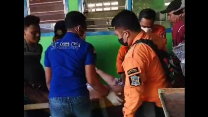 Mendadak Sakit, Pria Berbobot 200 Kg di Surabaya Dievakuasi Tim BPBD Linmas ke RSUD dr Soetomo