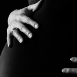 Para Suami Dianjurkan Membaca Doa tentang Kehamilan agar Istri Selamat dan Janin Sehat, Ini Doa Beserta Artinya