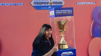 Singgah di Kota Pahlawan, Warga Antusias Sambut Trofi FIBA World Cup 2023