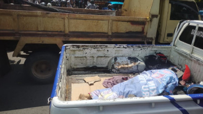 Laka Maut Sepeda Motor dengan Dump Truck Seorang Wanita Tewas di Tempat