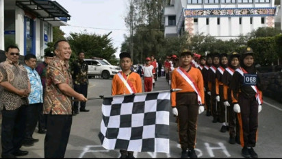 Dalam Rangka Hari Jadi Republik Indonesia ke-78, Pemkab Tanah Karo Lepas 41 Regu Gerak Jalan Tingkat SD-SMP