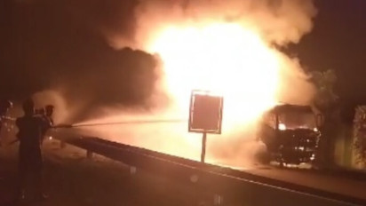 NAHAS! Truk BBM Milik Pertamina Terbakar Hebat di Tol Belawan-Medan-Tanjungmowara