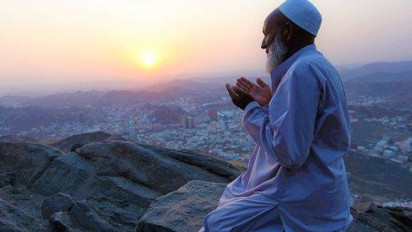 Ada 1 Waktu Singkat yang Istimewa di Hari Jumat, Ustaz Adi Hidayat: Terjawablah Doa yang Dimohonkan