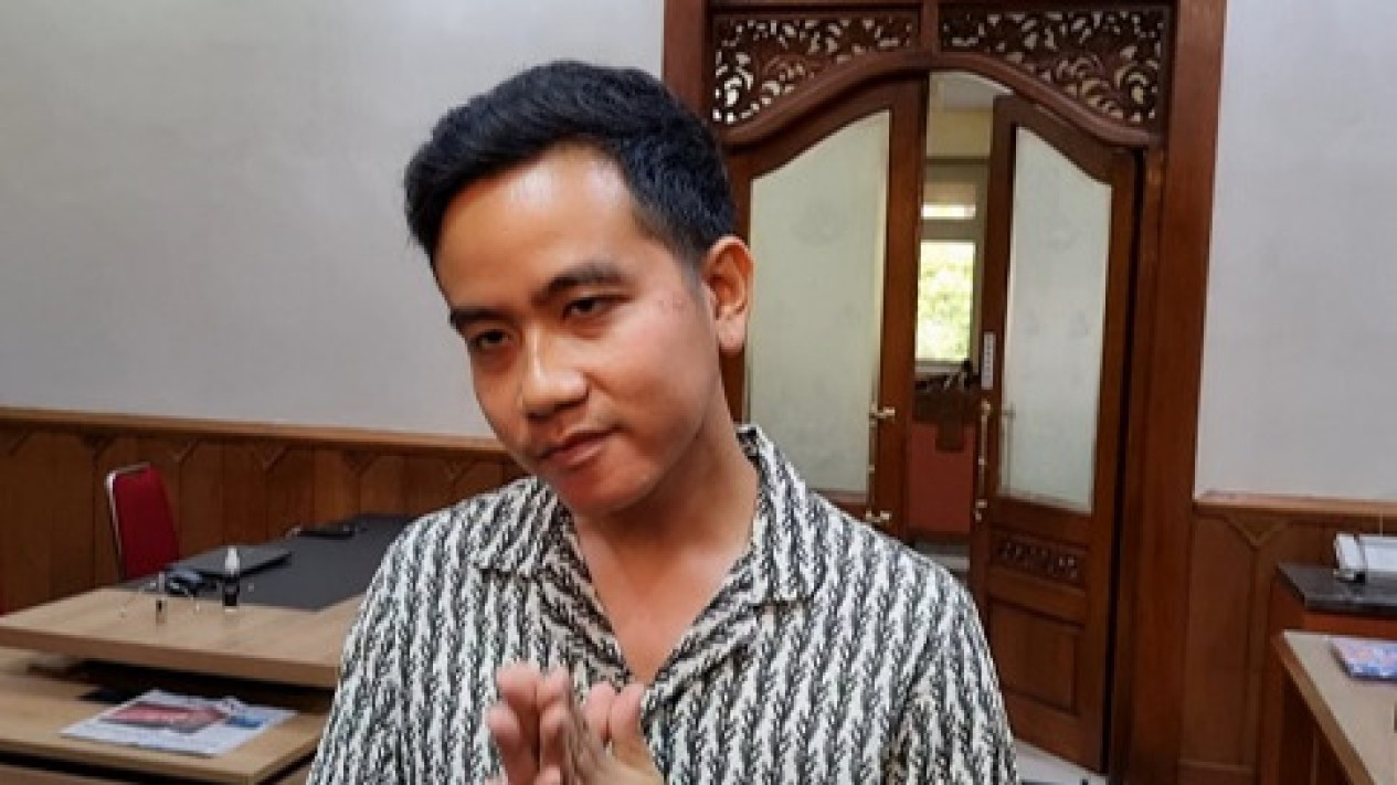 Gibran Rakabuming Sebut Keluarga Tak akan Lapor soal Pernyataan Bajingan Tolol oleh Rocky Gerung
            - galeri foto