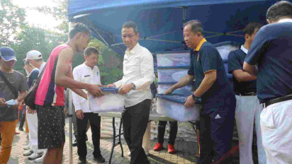 Heru Budi Hartono Kunjungi Korban Kebakaran di Kapuk Muara