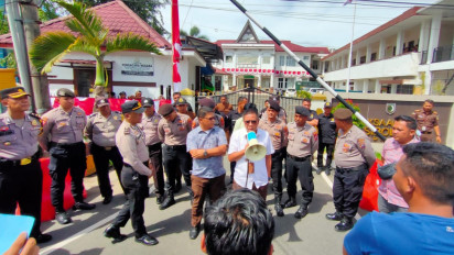 Aksi Unjuk Rasa Minta Kejari Sibolga Periksa Kepala Unit Bank BRI Terkait Dugaan Kasus Korupsi