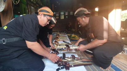 Lestarikan Tradisi, Penggiat Budaya di Pati Gelar Jamasan Agung Puluhan Benda Pusaka