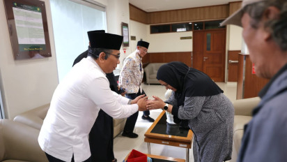 Jenguk Cak Nun, Ketum PBNU Sampaikan Kondisi Terkini Kesehatannya