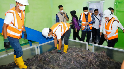 Gubernur Khofifah Lepas Ekspor 15 Ton Rumput Laut ke Australia dari Koperasi di Sidoarjo