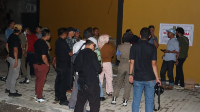 Baru Diresmikan, Diskotek One King Golden di Langkat Disegel dan Dirantai Petugas Gabungan