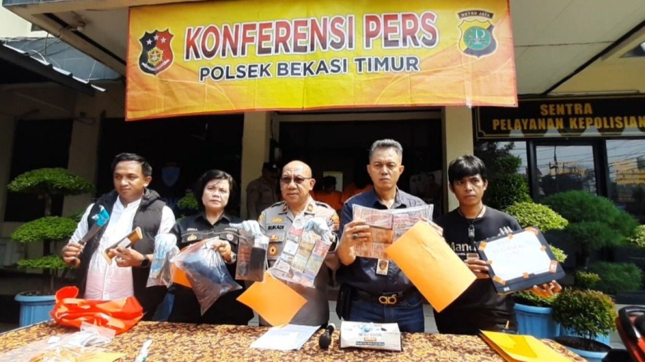 Siasat Kepala Toko Alfamart di Rawalumbu Bekasi Bikin Skenario Pencurian di Tokonya, Pura-pura Disekap
            - galeri foto