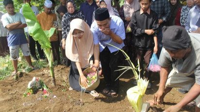 Antar ke Peristirahatan Terakhir, Ini Kalimat Terakhir Ibu Zidan Mahasiswa UI yang Dibunuh Seniornya