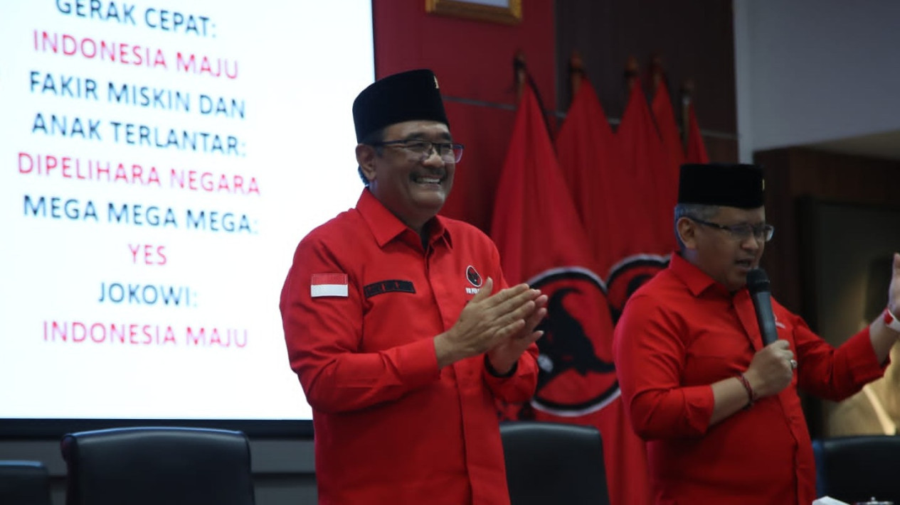 Mahasiswa Mengatasnamakan HMI Bakar Bendera PDIP, Menuai Reaksi Keras Djarot
            - galeri foto