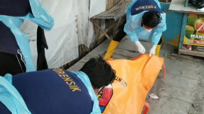 Diduga Overdosis, Mayat Pria Bertato asal Ngawi Ditemukan Membusuk di Warung Angkringan