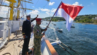 Kedatang KRI BIma Suci di Norwegia Disambut Ratusan Kapal