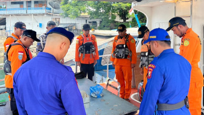 Muat Alat Berat Kapal Tenggelam di Halmahera Selatan, 4 Selamat, 3 Orang Dalam Pencarian