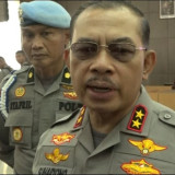 Irjen Pol Suharyono Pasang Badan Bela Anak Buahnya Usai Viral Polisi Masuk Masjid Pakai Sepatu, Ini Katanya