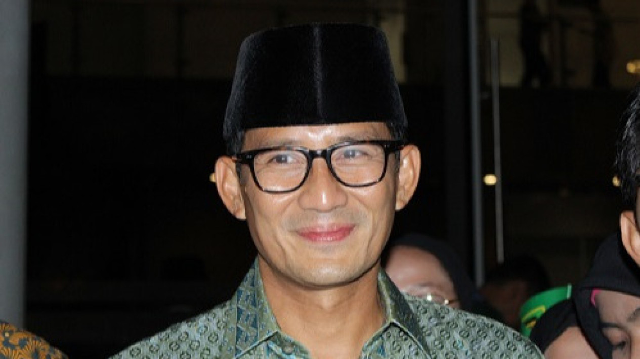 Realistis Tak Jadi Cawapresnya Ganjar Pranowo, Sandiaga Uno Singgung Putusan Pimpinan
            - galeri foto