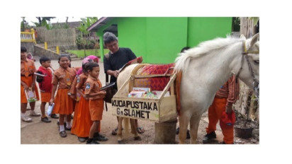 Jenazah Pejuang Literasi Nirwan Ahmad Arsuka Masih di RSCM Jakarta