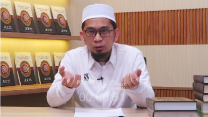 Memangnya Boleh Menahan Rasa Mau Buang Angin atau 'Kentut' saat Salat? Ustaz Adi Hidayat Beri Penjelasan, Katanya...