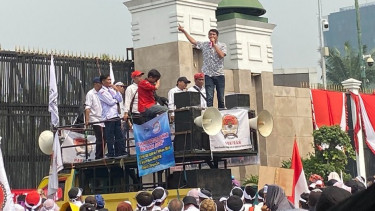 Ratusan Tenaga Honorer Provinsi Banten Demo di DPR, Desak Sahkan RUU ASN