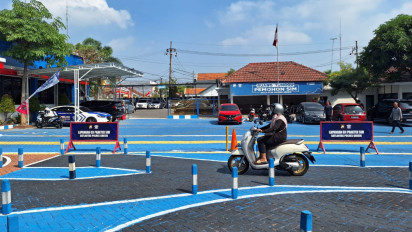 Trek Ujian Praktik SIM di Satlantas Polres Gresik Diubah dari Angka 8 ke Huruf S, Ini Tanggapan Para Pemohon