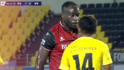 Lagi-lagi Asnawi Bikin Pelatih Jeonnam Dragons Kagum, Bintang Timnas Indonesia Itu Sukses Jatuhkan Pemain Raksasa Ini