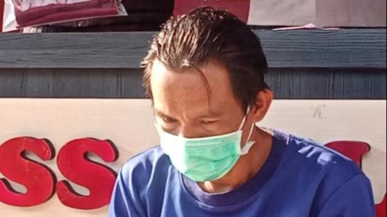 Berurai Air Mata, Tersangka Penganiaya Guru di Kabupaten Rejang Lebong Bengkulu Memohon Maaf
            - galeri foto