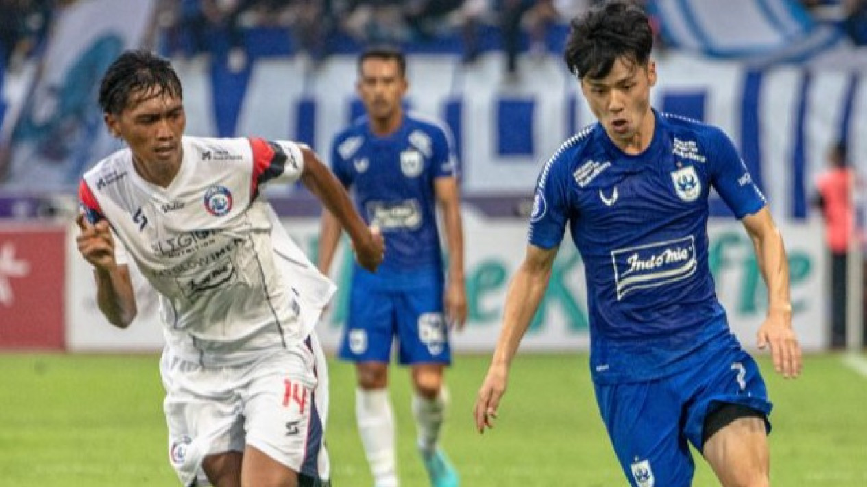 Arema FC Masih Terbenam di Dasar Klasemen Liga 1, Joko Susilo: Tim Belum Stabil, Naik Turun
            - galeri foto