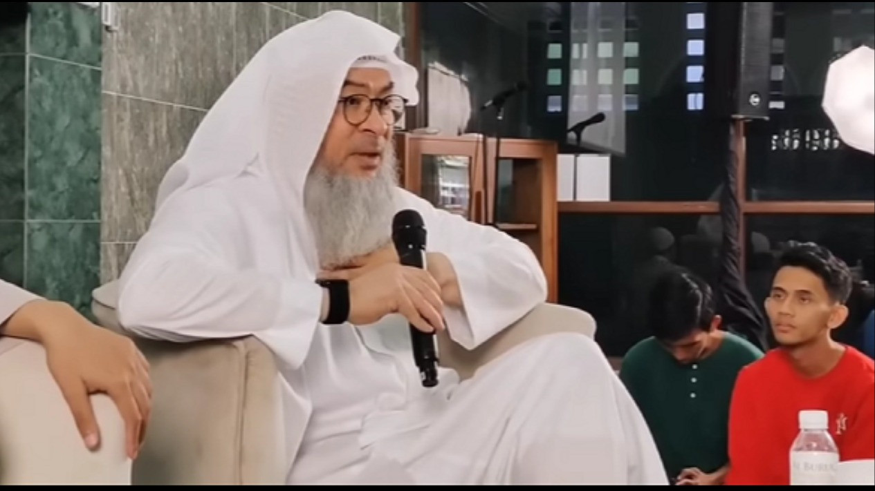 Dituduh Intoleran hingga Membenci Kristen, Syaikh Assim Al-Hakeem Buka-bukaan: Aku Wajib Membencinya Karena...
            - galeri foto