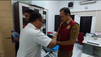 Memalukan, Korupsi Pembangunan Pasar Induk Senilai Rp 200 Juta, Mantan Kadis Perindag dan Rekanan, Diberi Gelang Besi Serta Dijebloskan ke Penjara