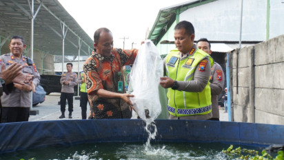 Dukung Ketahanan Pangan, Polresta Sidoarjo Tebar 5.000 Benih Ikan Lele