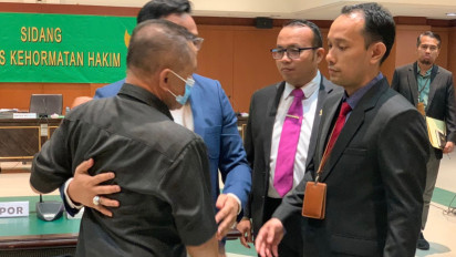 Terungkap! Ini Alasan Sebenarnya Majelis Hakim Pecat Dede Suryaman