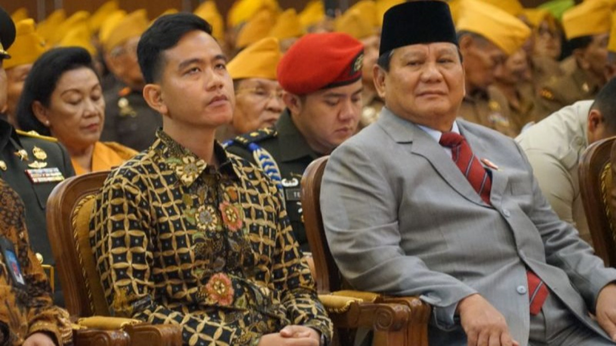 Tampil Bareng Gibran, Prabowo Sebut Solo Lahirkan Banyak Pemimpin Hebat
            - galeri foto