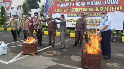 Kejari Binjai Musnahkan Barang Bukti Narkoba dan Senpi dari 59 Perkara yang Sudah Inkrah
