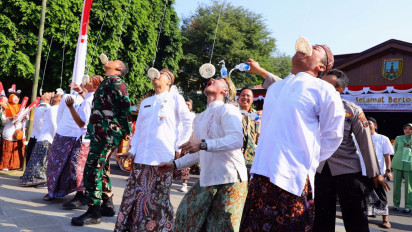 Semarak HUT RI ke 78, Ratusan Pegawai di Kudus Ikut Lomba Khas 17 Agustusan