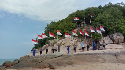 Jelang HUT RI, 17 Helai Bendera Merah Putih Berkibar di Pulau Terluar Tokong Hiu Karimun