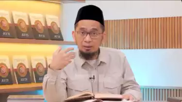 Potret Ustaz Adi Hidayat ketika sedang melakukan ceramah