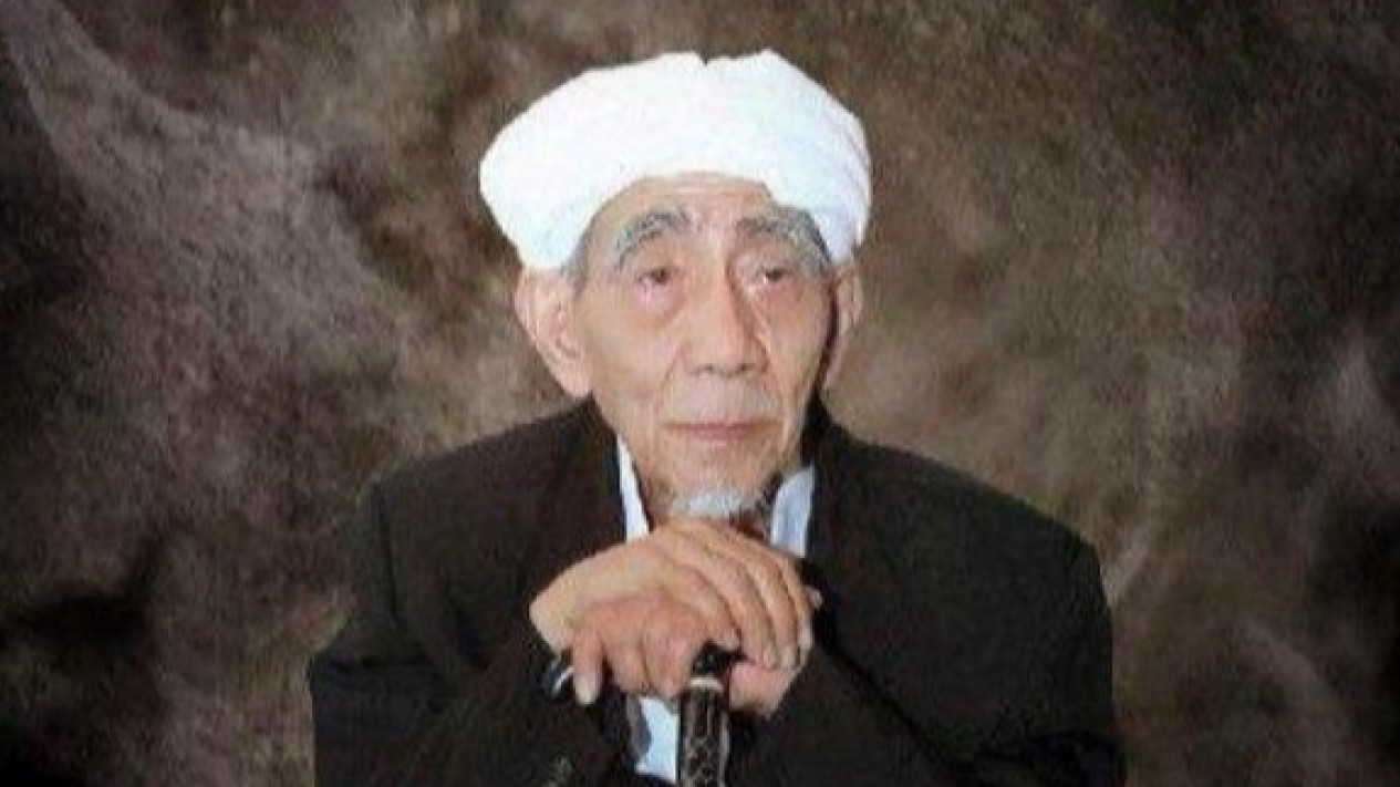 Pesan Penting dari KH Maimoen Zubair atau Mbah Moen: Jalankan Syariat-syariat Agama Allah, Nanti di Akhirat Hidupnya Paling Enak
            - galeri foto