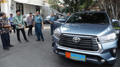 Perkuat Kolaborasi, Pemkab Sidoarjo Berikan Hibah 22 Unit Mobil Dinas untuk TNI AL