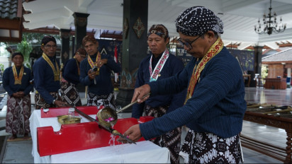 Pemkab Sleman Gelar Jamasan Pusaka Tombak Kyai Turunsih Pemberian Sri Sultan Hamengku Buwono X