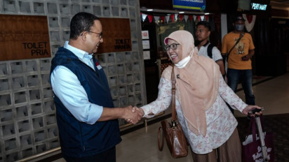 Anies Baswedan Kaget Bertemu Teman Sekolah Begitu Tiba di Bandara Adisutjipto Yogyakarta