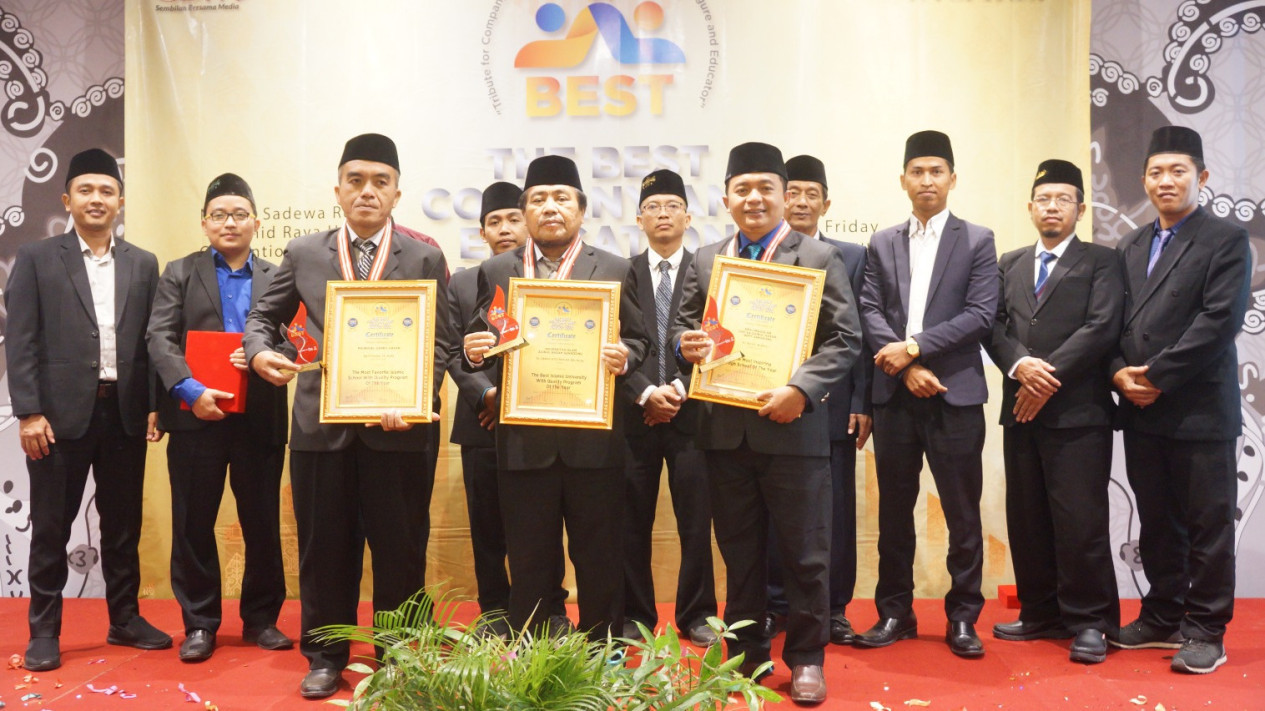 Raih 30 Prestasi Internasional, Unzah Genggong Probolingo Jelang Akhiri Akademik 2023
            - galeri foto