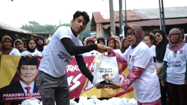 Tim Relawan Mas Bowo Menggelar Kegiatan Jalan Sehat dan Pembagian Sembako di Sumatera Selatan