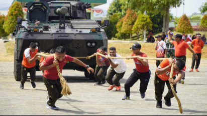 Rayakan HUT RI Ke-78 Tahun, Pangdivif 3 Kostrad di Gowa Gelar Lomba Tarik Kendaraan Tempur Panser Badak